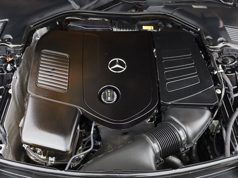Used 2024 Mercedes-Benz C 300 Sedan image 11
