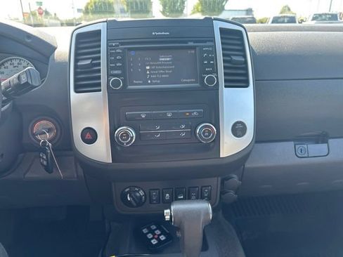 Used 2015 Nissan Xterra PRO-4X w/ Pro-4x Leather Package AWD/4WD image 21