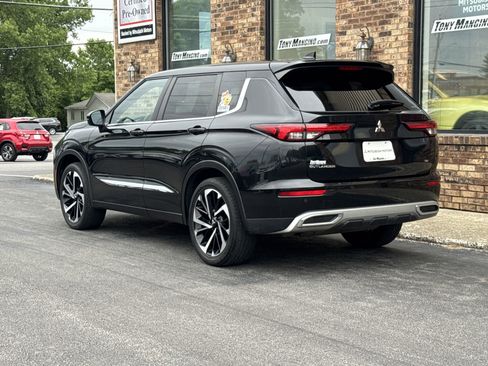 Used 2022 Mitsubishi Outlander SE image 3