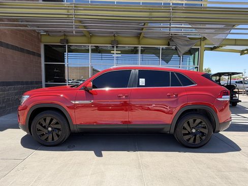 Used 2024 Volkswagen Atlas Cross Sport SE w/ Panoramic Sunroof Package FWD image 7