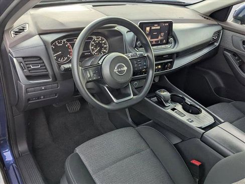 Used 2023 Nissan Rogue SV image 10