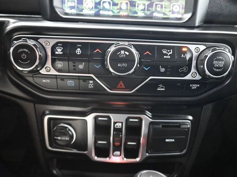 Used 2021 Jeep Wrangler Unlimited Sahara w/ Cold Weather Group image 20