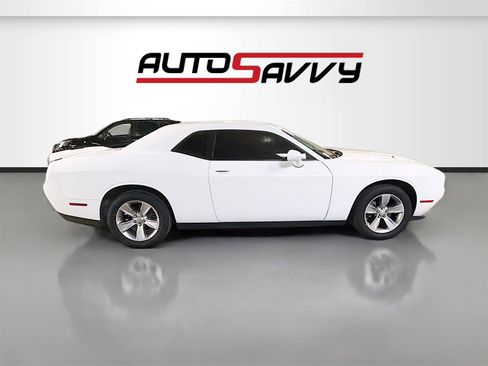 Used 2022 Dodge Challenger SXT image 8