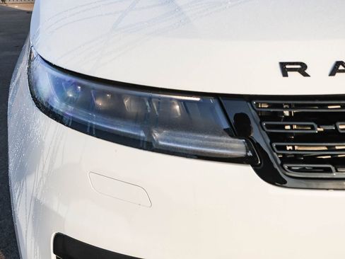 Used 2025 Land Rover Range Rover Sport Dynamic SE image 15