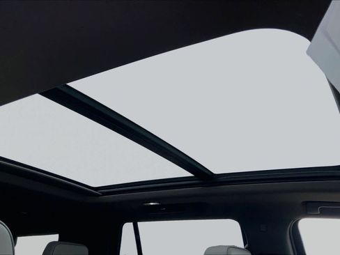 Used 2022 GMC Yukon SLT w/ SLT Premium Package AWD/4WD image 14