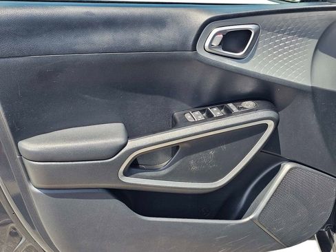 Certified 2025 Kia Soul LX w/ LX Technology Package FWD image 16