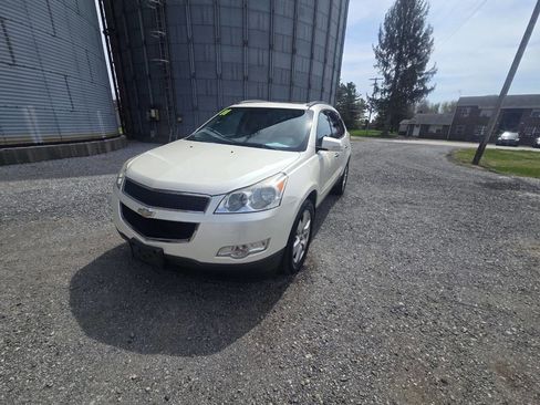 Used 2011 Chevrolet Traverse LT w/ Personal Connectivity Package FWD image 3