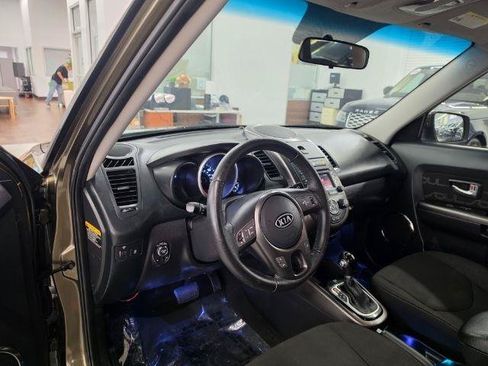 Used 2012 Kia Soul + w/ Audio Pkg FWD image 13