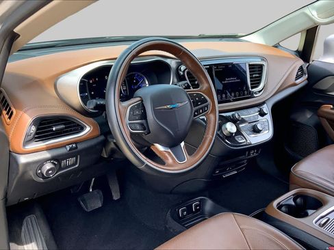 Used 2019 Chrysler Pacifica Limited w/ Advanced Safetytec Group FWD image 17