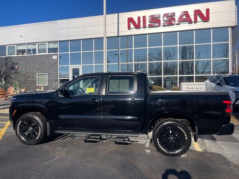 Used 2022 Nissan Frontier SV image 2