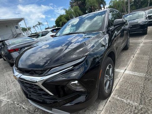 Used 2025 Chevrolet Blazer LT FWD image 1