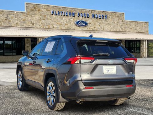 Used 2021 Toyota RAV4 XLE Premium image 4