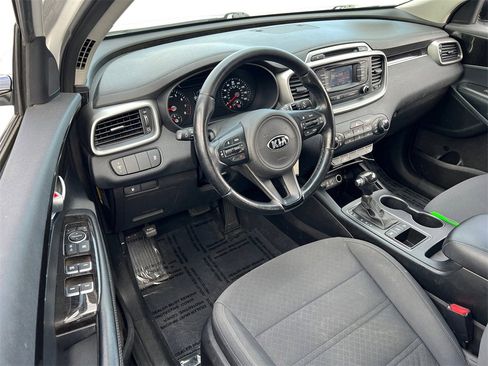 Used 2016 Kia Sorento LX w/ LX Convenience Package image 7