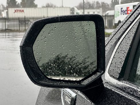 Used 2024 GMC Yukon XL SLT image 53