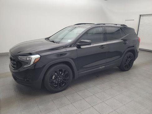 Used 2021 GMC Terrain SLE w/ Driver Convenience Package FWD image 2