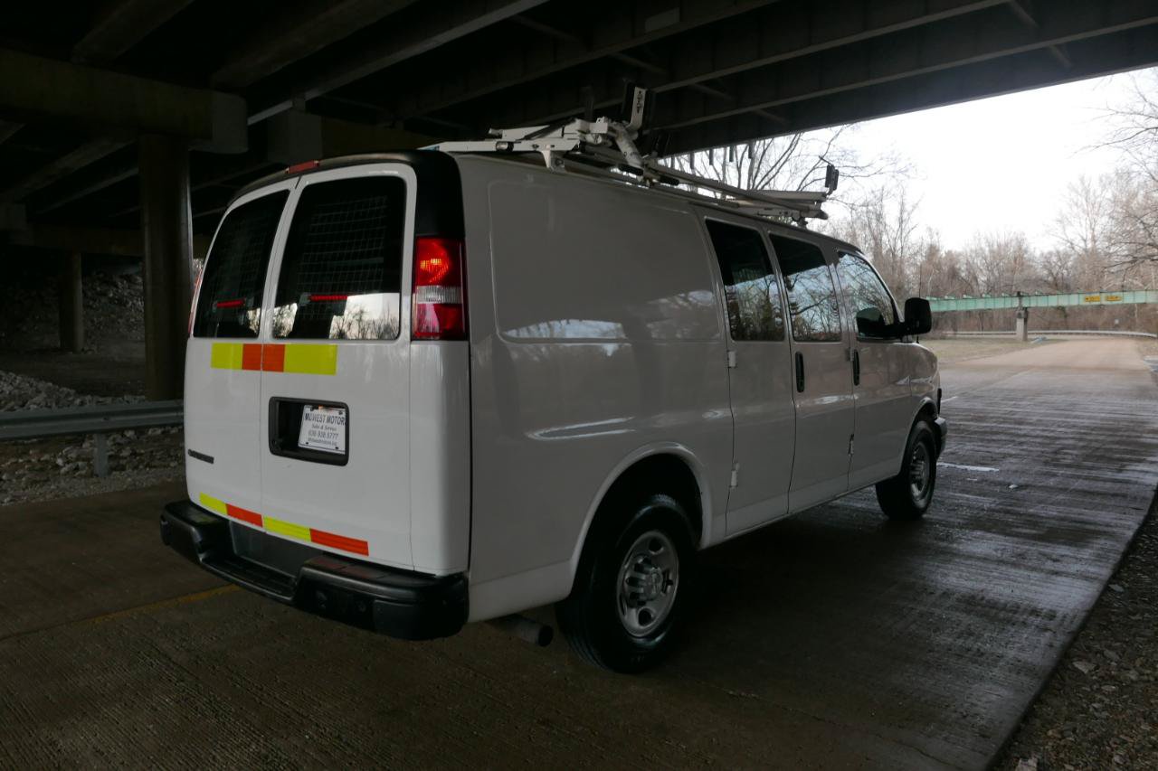 Used 2018 Chevrolet Express 2500 w/ Driver Convenience Package RWD image 30
