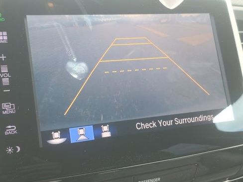 Used 2016 Honda Pilot Touring image 11