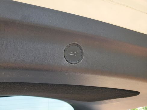 Used 2022 Tesla Model Y Performance AWD/4WD image 10