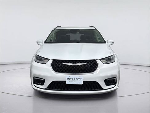 Used 2022 Chrysler Pacifica Touring-L FWD image 8