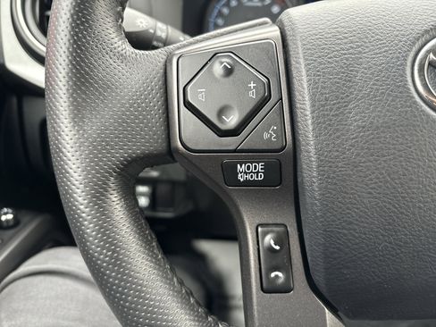 Used 2017 Toyota Tacoma TRD Off-Road image 18