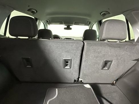 Used 2023 GMC Terrain SLE FWD image 29