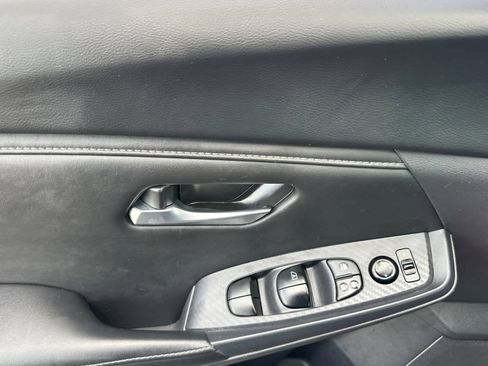 Used 2025 Nissan Sentra SV FWD image 13