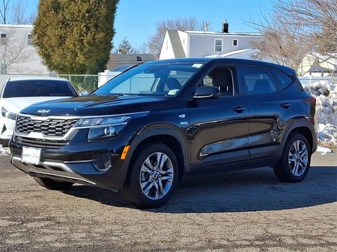 Certified 2023 Kia Seltos LX image 3