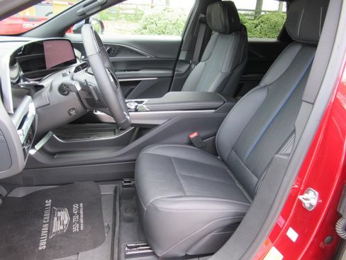 Certified 2025 Cadillac Lyriq Luxury AWD/4WD image 20