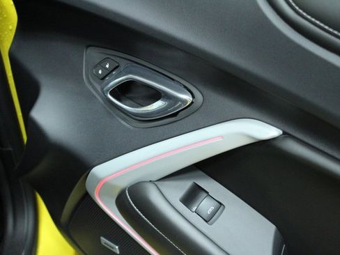 Used 2016 Chevrolet Camaro SS image 9