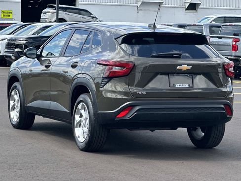 Certified 2024 Chevrolet Trax LS w/ LS Convenience Package FWD image 3