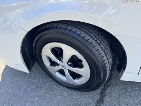 Used 2012 Toyota Prius Three w/ Solar Roof Pkg image 34