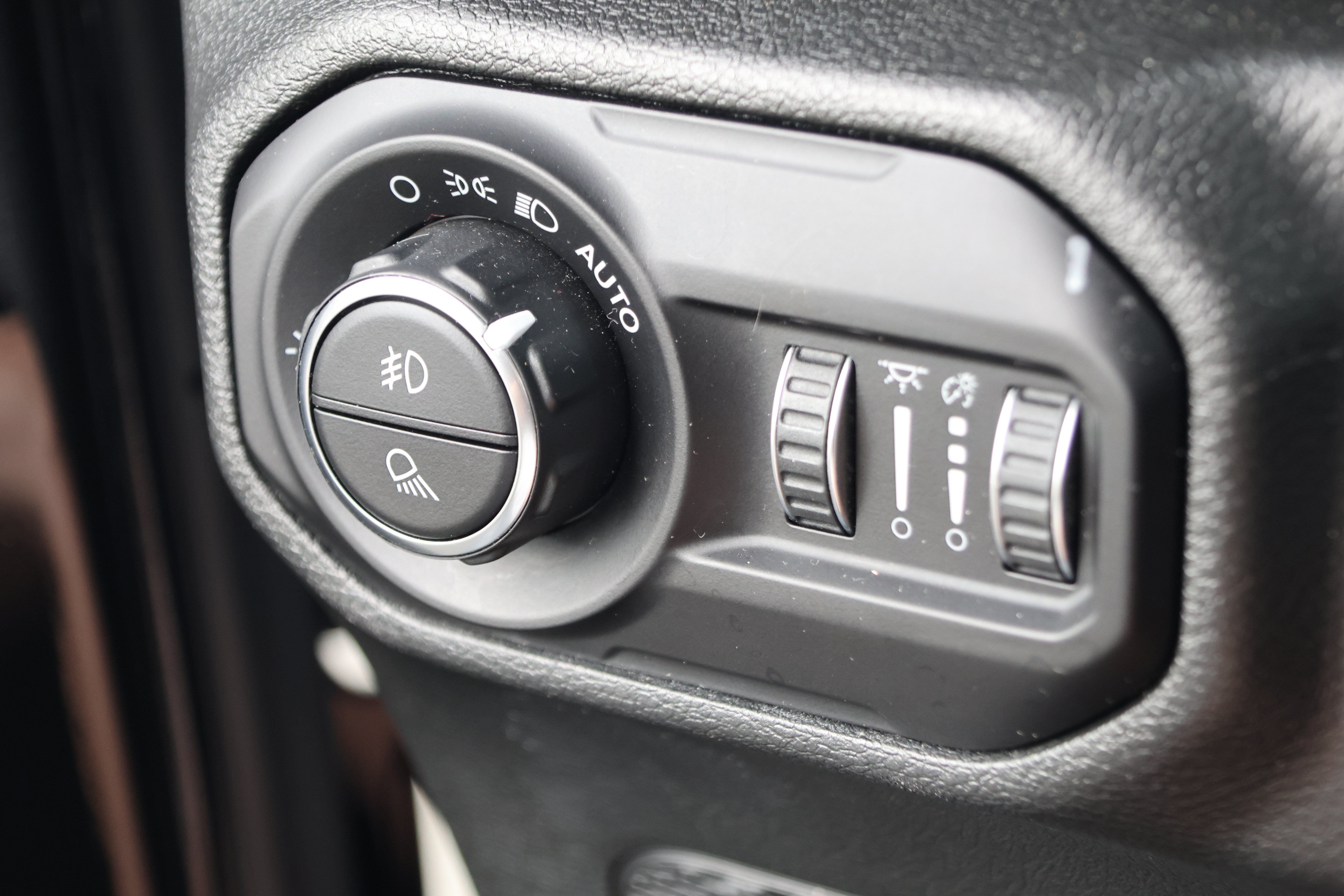 Used 2022 Jeep Gladiator Overland AWD/4WD image 15