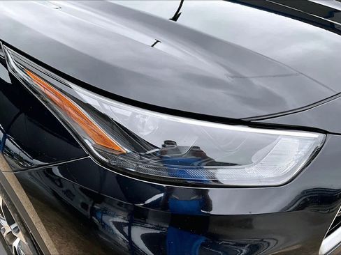 Used 2023 Toyota Highlander XLE AWD/4WD image 28
