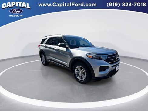 Certified 2022 Ford Explorer XLT image 2