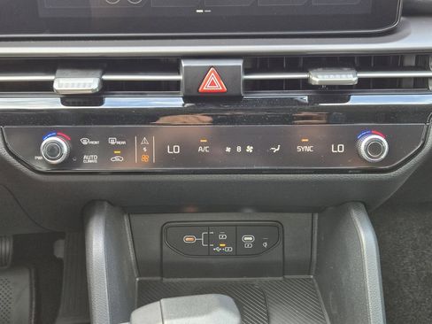 New 2026 Kia Sportage EX FWD image 16