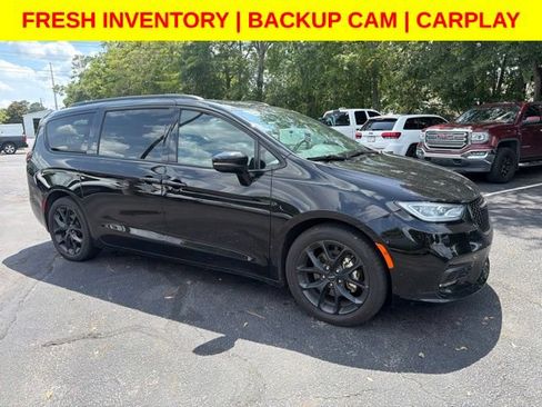 Used 2025 Chrysler Pacifica Limited FWD image 1