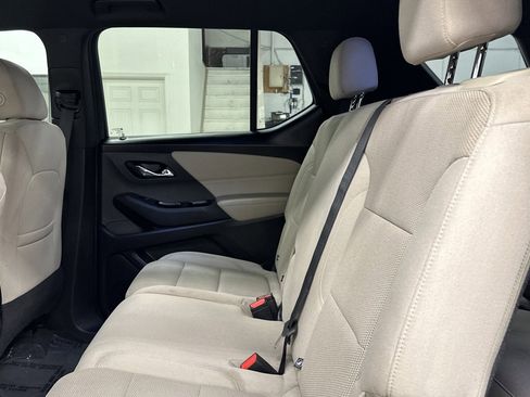 Used 2023 Chevrolet Traverse LS image 9