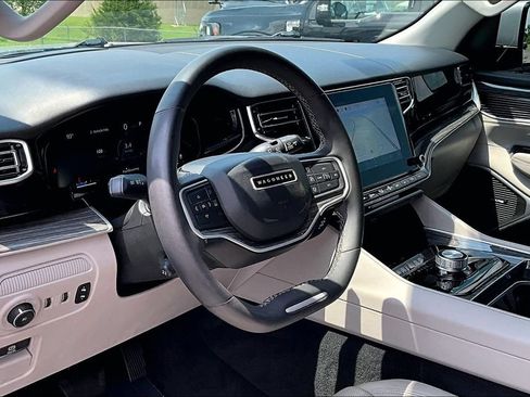 Used 2022 Jeep Wagoneer Series III w/ Flexible Seating Group RWD image 18
