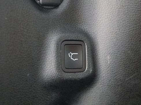 Used 2025 Jeep Compass Latitude w/ Sun & Sound Group AWD/4WD image 41
