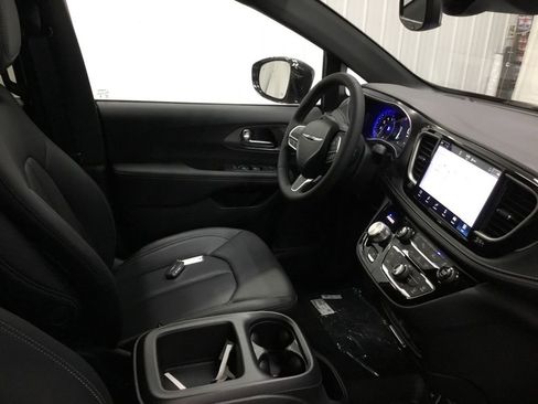 New 2026 Chrysler Pacifica Select image 49