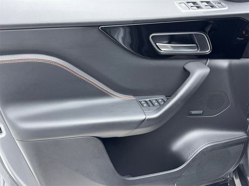 Used 2020 Jaguar F-PACE Prestige image 35