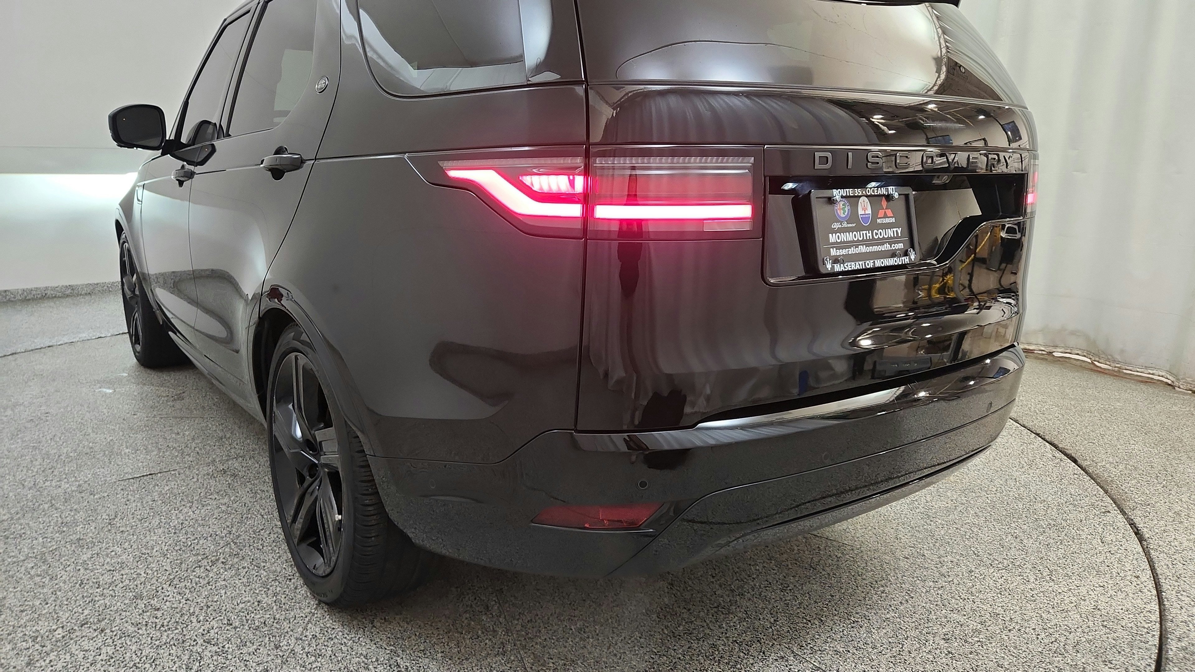 Used 2024 Land Rover Discovery Dynamic SE AWD/4WD image 31