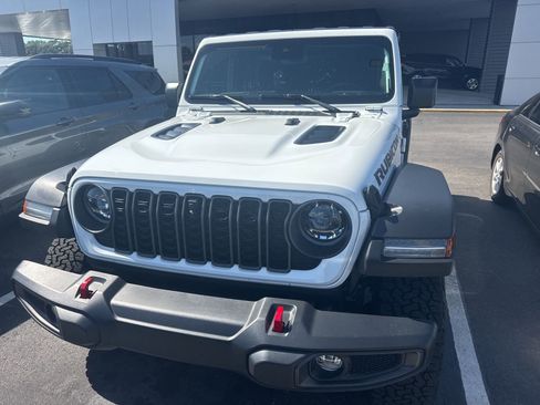 Used 2024 Jeep Wrangler Unlimited Rubicon w/ Technology Group image 3