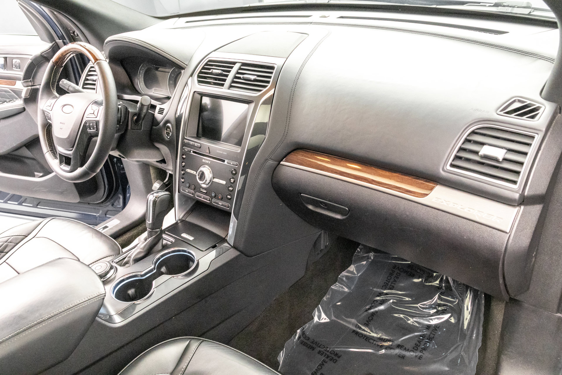 Used 2017 Ford Explorer Platinum AWD/4WD image 39