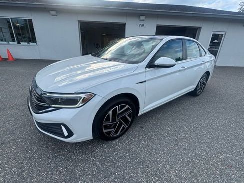 Used 2023 Volkswagen Jetta SEL image 6