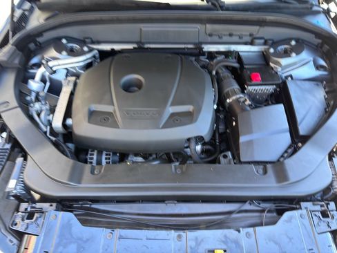 Used 2020 Volvo XC60 T6 Momentum AWD/4WD image 40