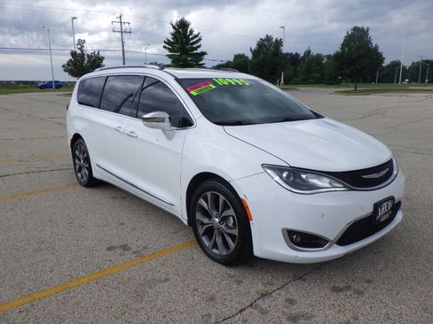 Used 2017 Chrysler Pacifica Limited FWD image 5
