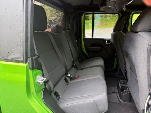 New 2025 Jeep Gladiator Sport image 17