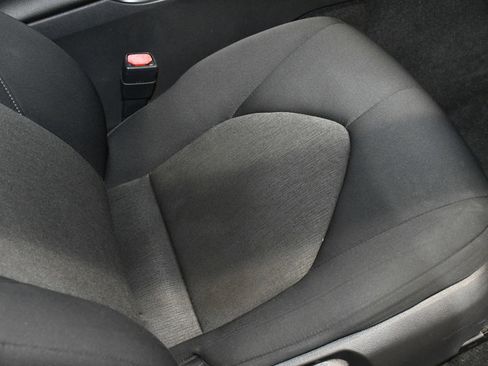 Used 2021 Toyota Camry LE image 12