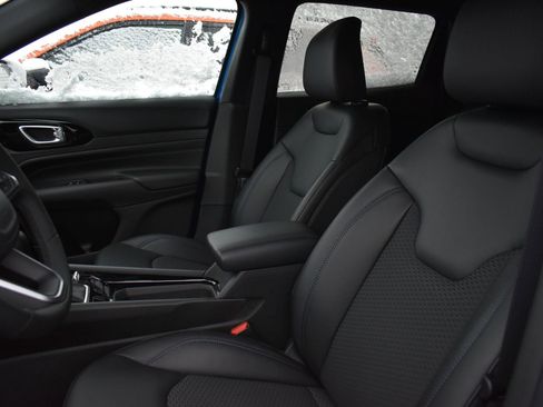 New 2026 Jeep Compass Latitude image 16